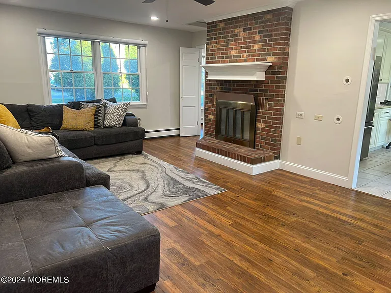 1578 N Bay Ave — Photo 13