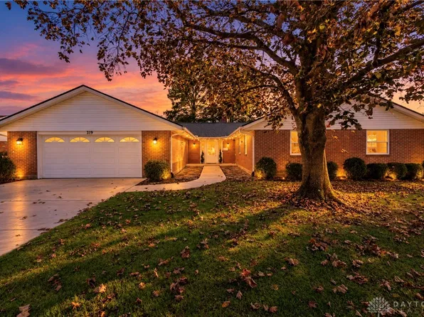 319 Beechgrove Dr, Englewood, OH 45322