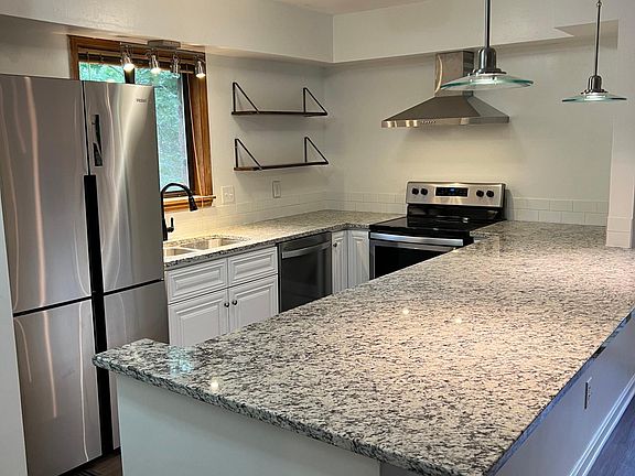 Bright and well organized kitchen with all new appliances