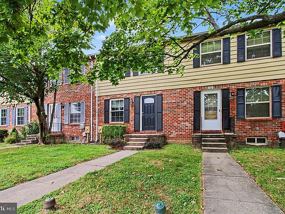 3rd image of 20 Lockett Ct