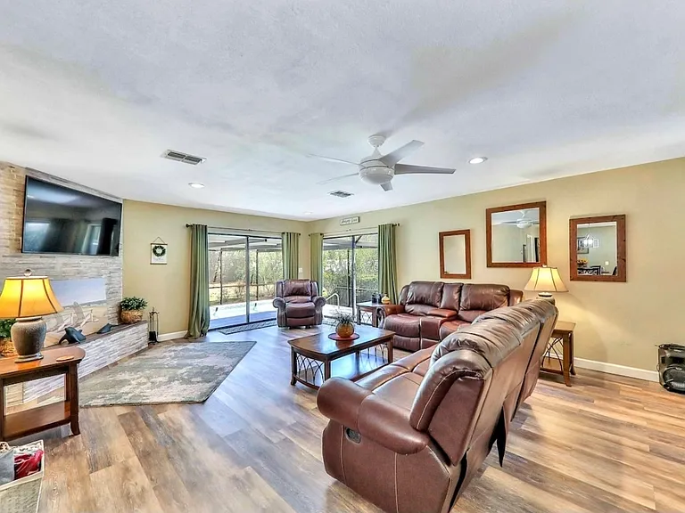 1371 Talbott Cir — Photo 28