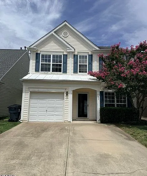 204 Caraleigh Ct — Photo 2