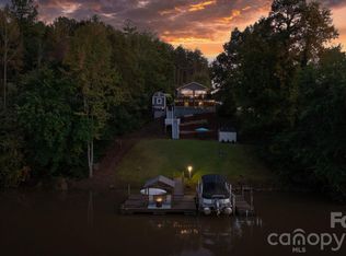 291 N Hughes Blvd, Hickory, NC 28601