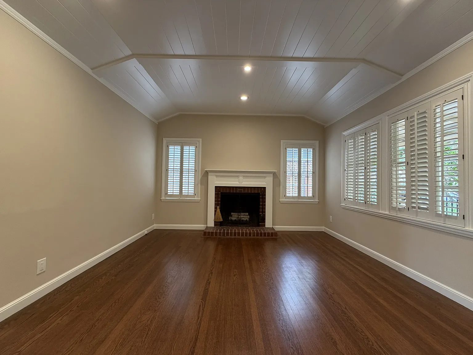 2 bed, 1030 sqft, $5,500 — Photo 4