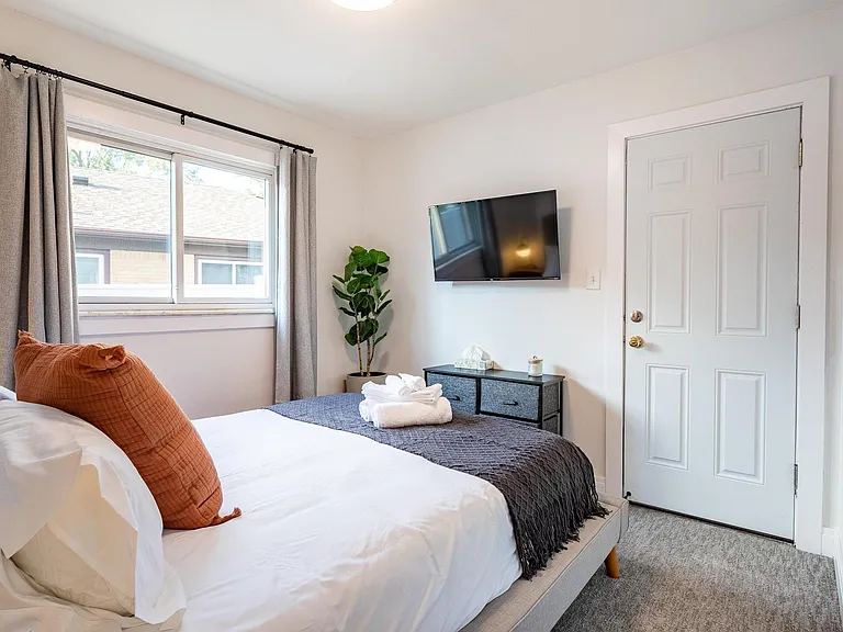 24300 Geneva Ave — Photo 15