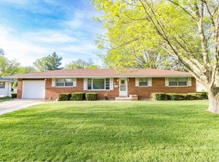 5 Circle Dr, Charleston, IL 61920