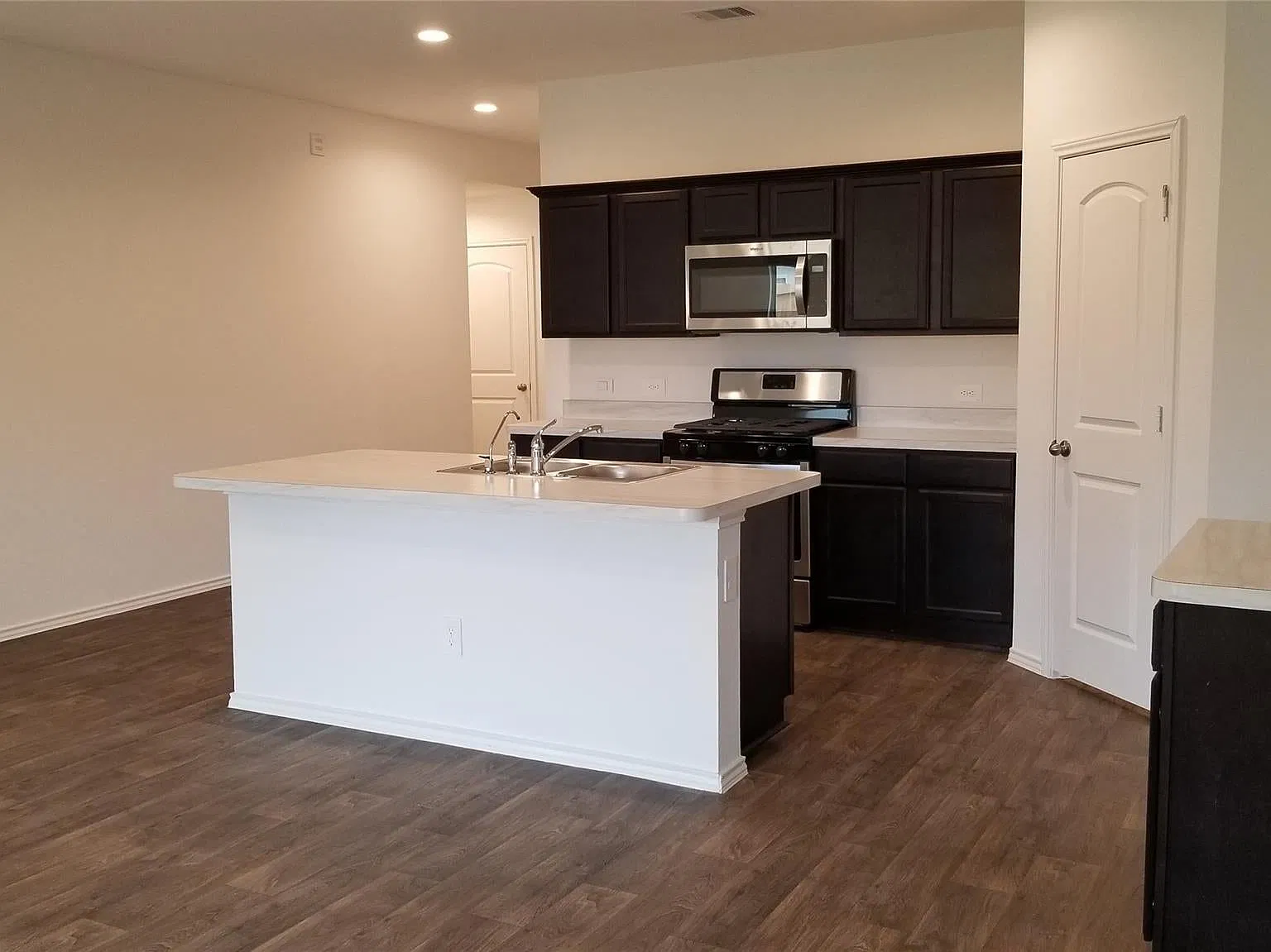 4 bed, 1835 sqft, $2,095 — Photo 4