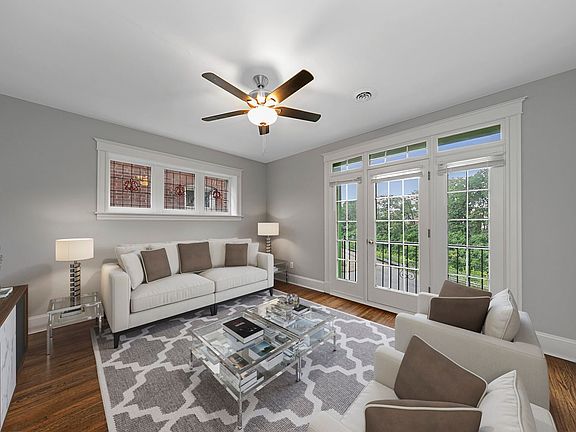 3rd image of 5744-50 Pershing Ave #5750-2W