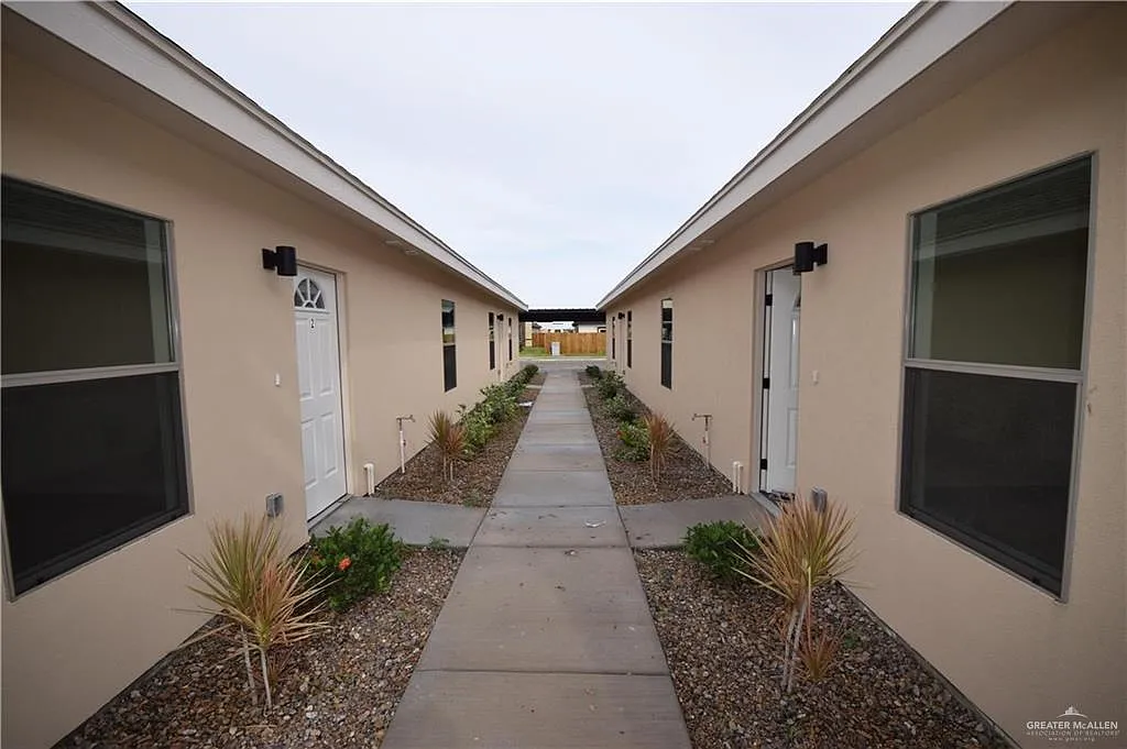 3 bed, 1200 sqft, $1,050 — Photo 1