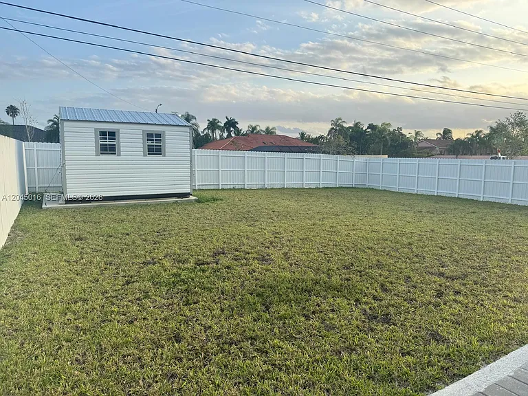 12760 SW 215th Ter — Photo 12