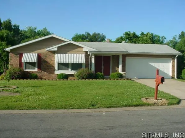 208 Riverwoods Cv, East Alton, IL 62024