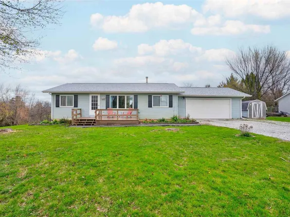 2318 Akelana Dr, Kalona, IA 52247