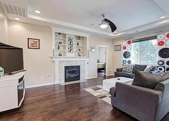 Living room / door to master