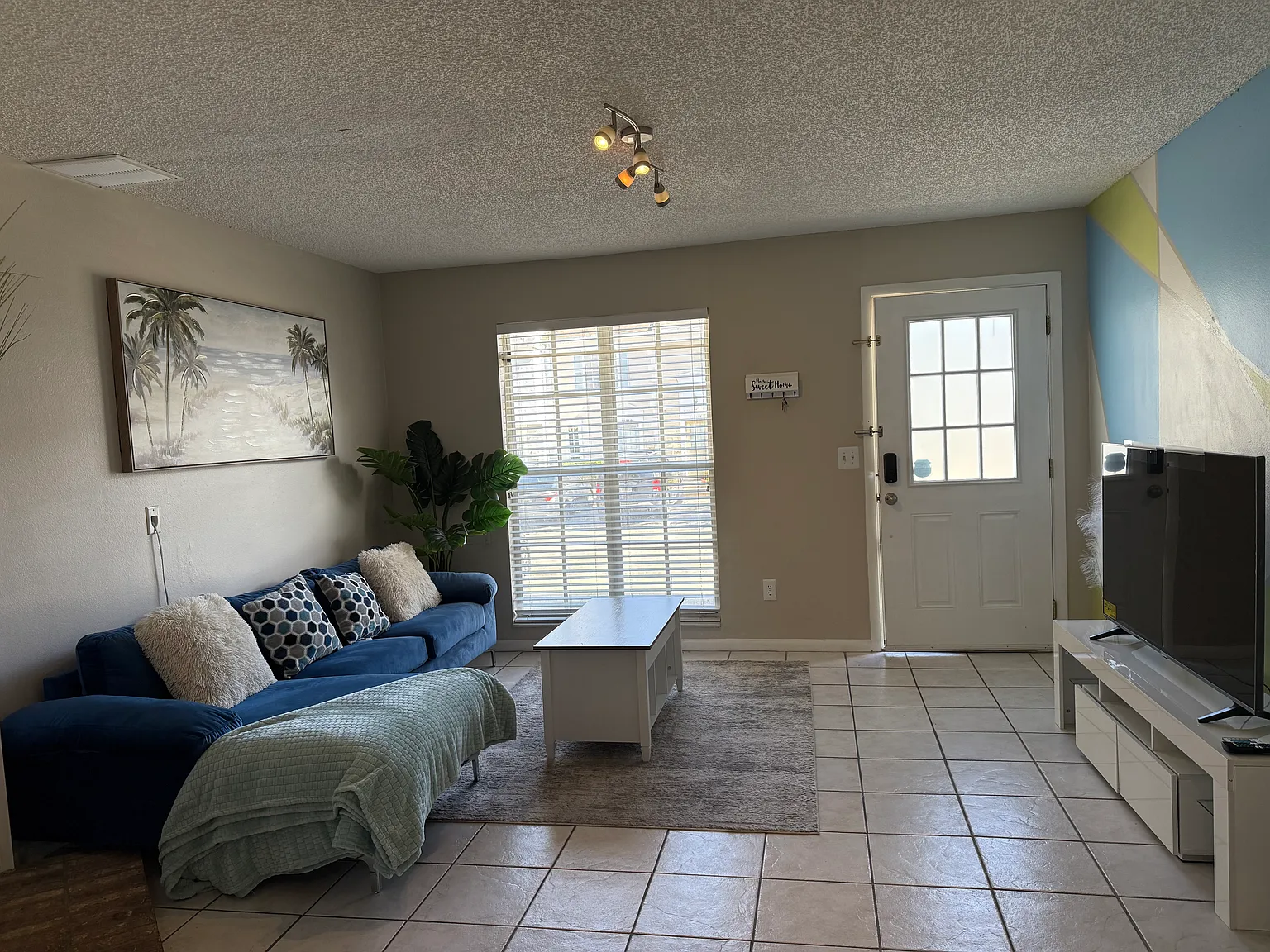 Furnished 2 Bedroom 2.5 Bath Townhouse Near USF — Photo 3