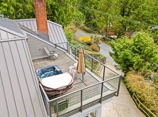 4622 Cove Cliff Rd, North Vancouver, BC V7G1H6