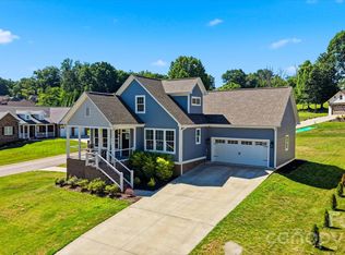 135 Maplewood Ct, Hudson, NC 28638