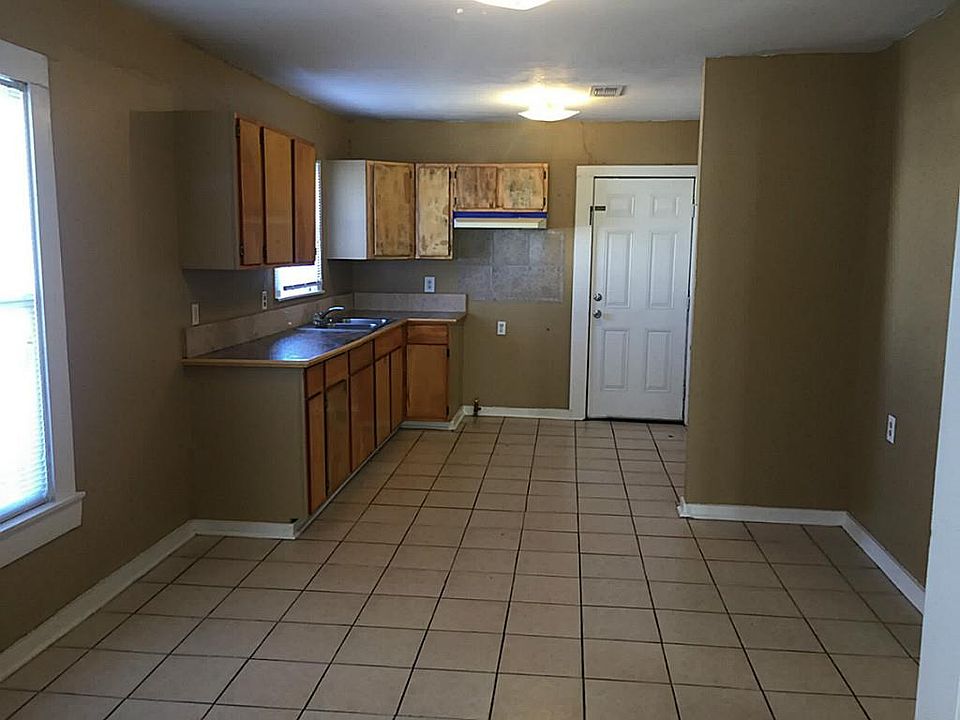1st image of 420 N Ashbel St