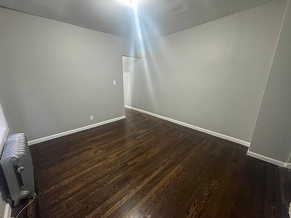 3rd image of 405 E 204th St APT 20
