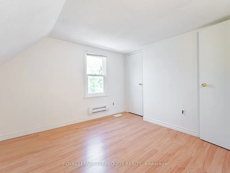 16 Royal Ave — Photo 29