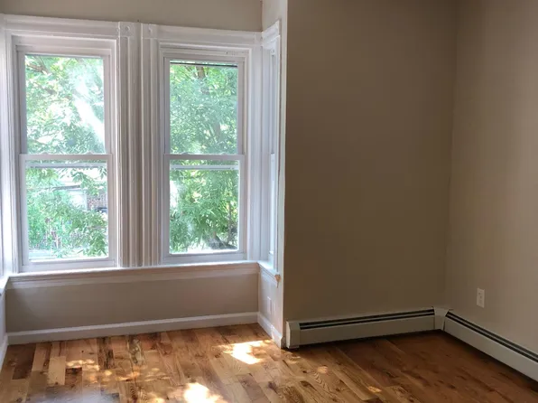 8 Rowland St, Newark, NJ 07104