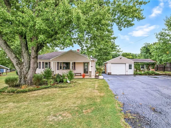 35 Milton St, Clark, PA 16113