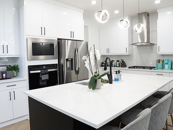 4th image of 17703 74th St NW