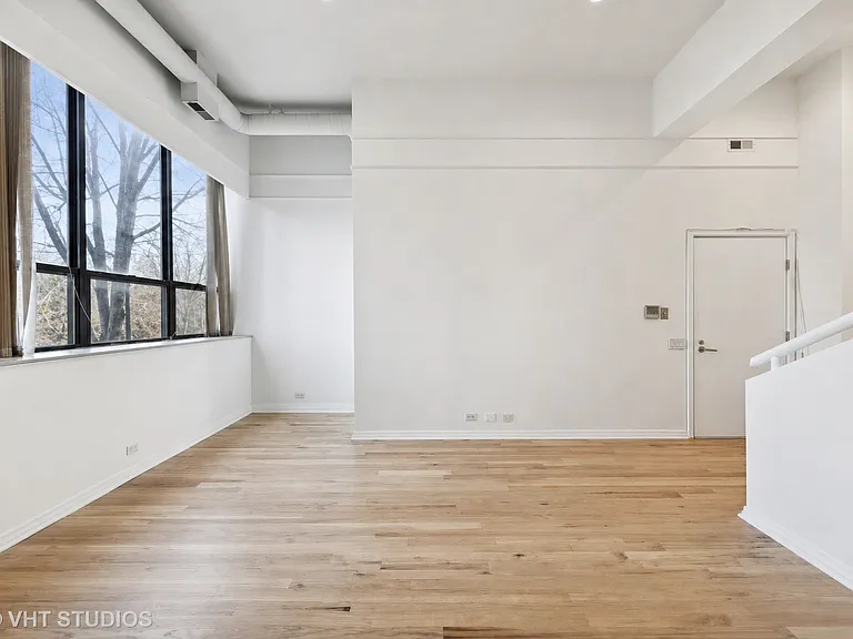 1317 W Belden Ave #F2 — Photo 2