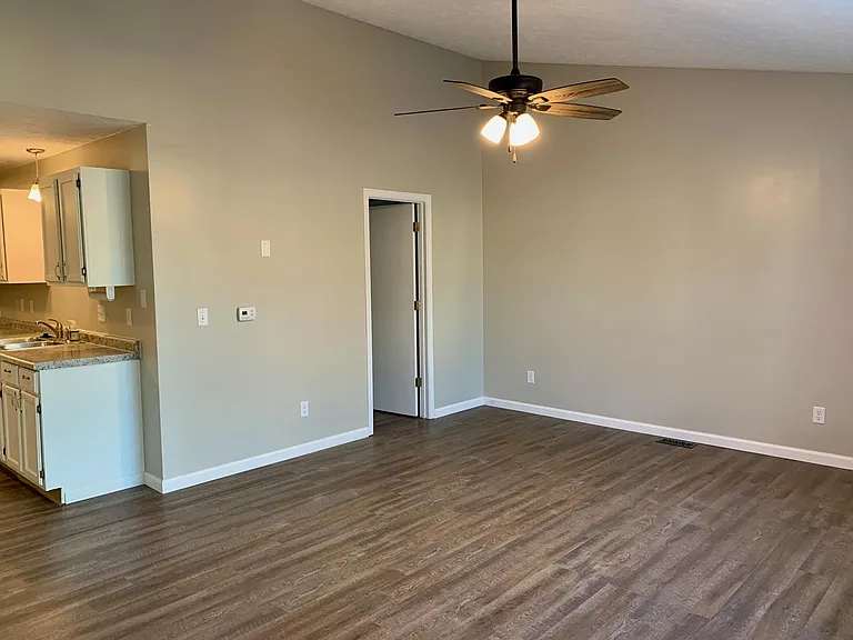 3600 Thornhill Cir W — Photo 17