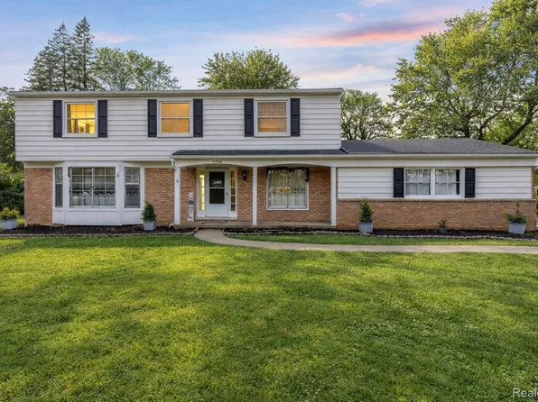 5738 Pebbleshire Rd, Bloomfield Hills, MI 48301