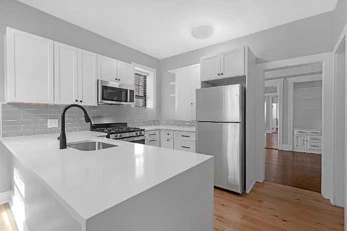 4 bed, 1400 sqft, $6,400 — Photo 2