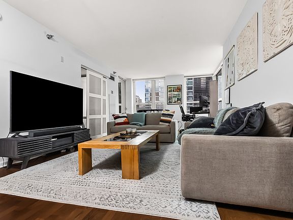 2nd image of 345 N La Salle Dr APT 2405