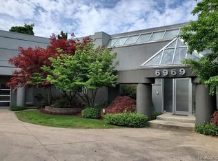 6969 Meadowlake Rd, Bloomfield Hills, MI 48301