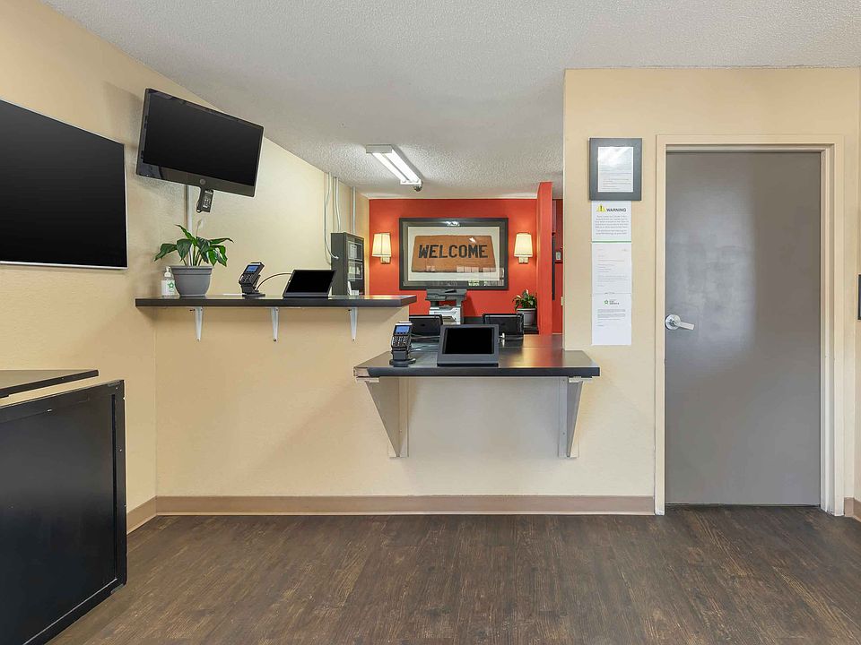 Lobby and Guest Check-in