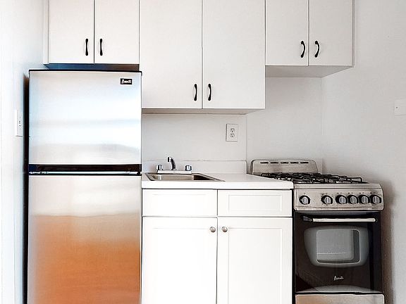 3rd image of 200 Haven Ave #3Q