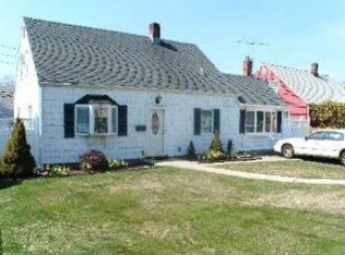 57 Division Ave, Levittown, NY 11756