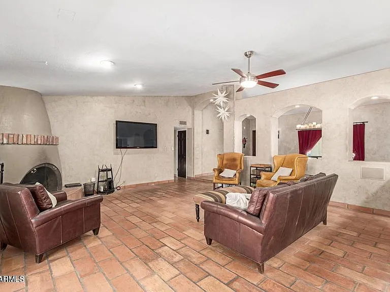 239 E Aster Dr — Photo 5