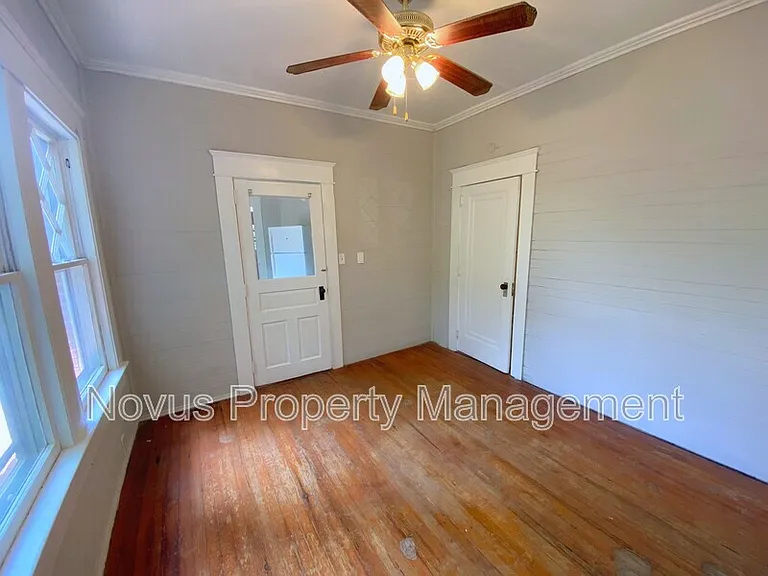 319 College St #A — Photo 13