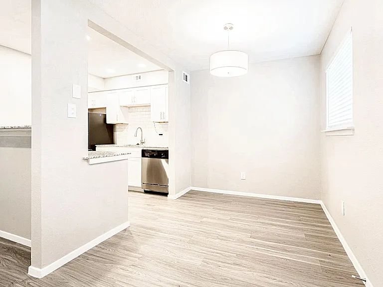 3138 Manor Rd — Photo 4