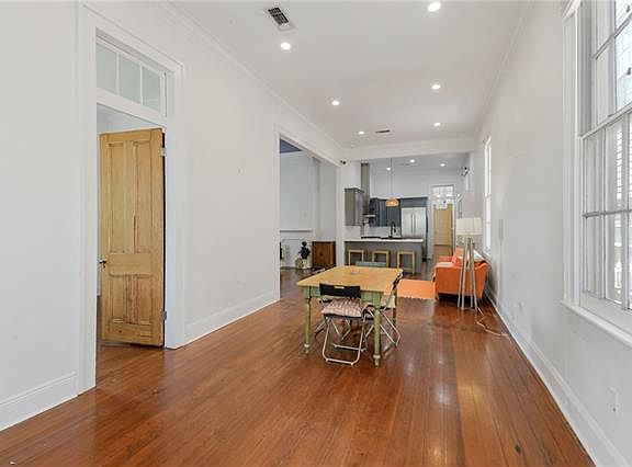4th image of 744 Louisiana Ave