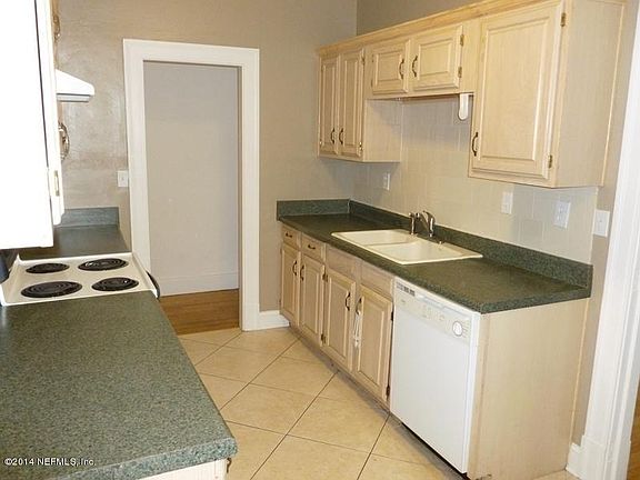 3rd image of 4143 Lexington Ave