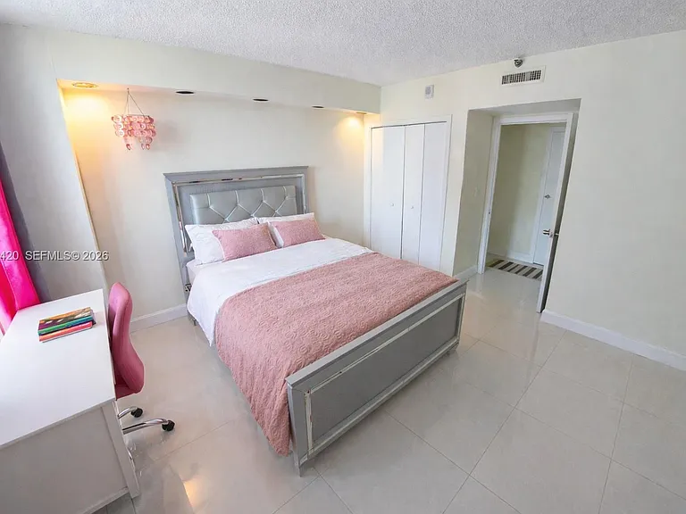 19707 Turnberry Way #20G — Photo 14