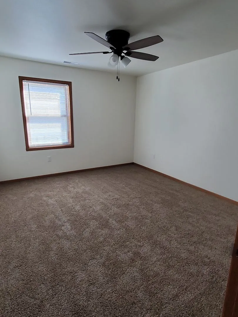 Sunny Meadows Apartments — Photo 4