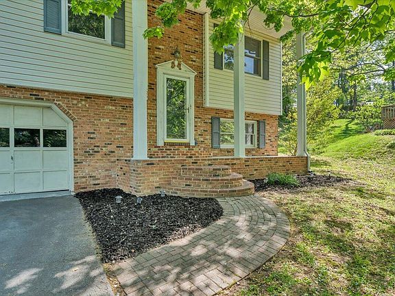 3rd image of 56 Heather Ln