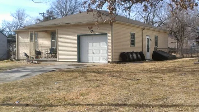 3 bed, 1096 sqft, $800 — Photo 2