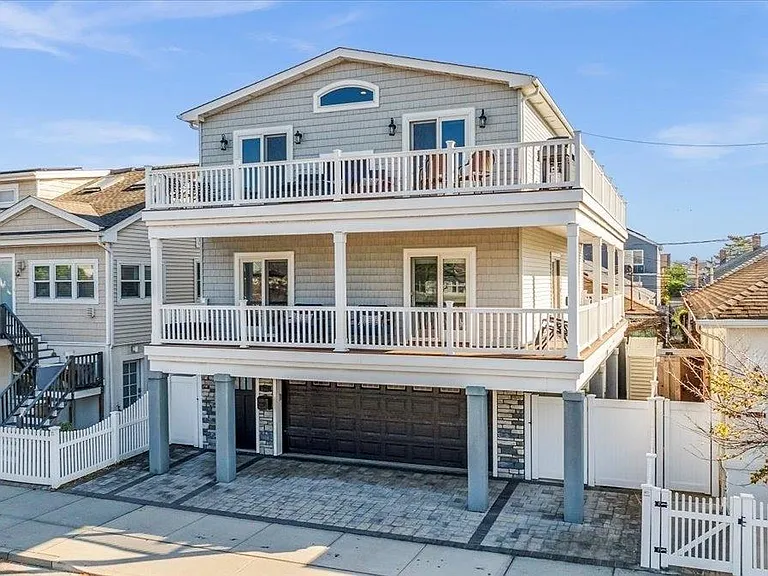206 Grand Blvd — Photo 26