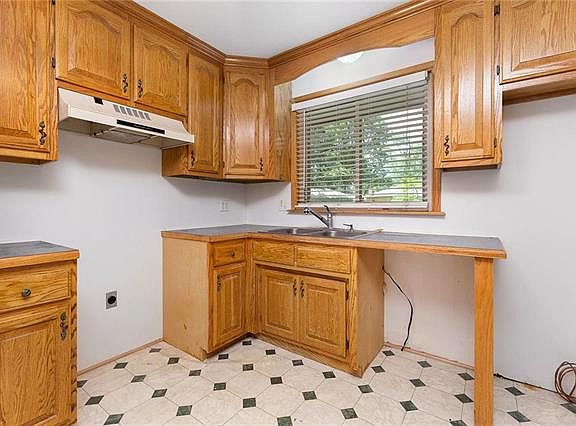 5th image of 12018 Bennington Ave