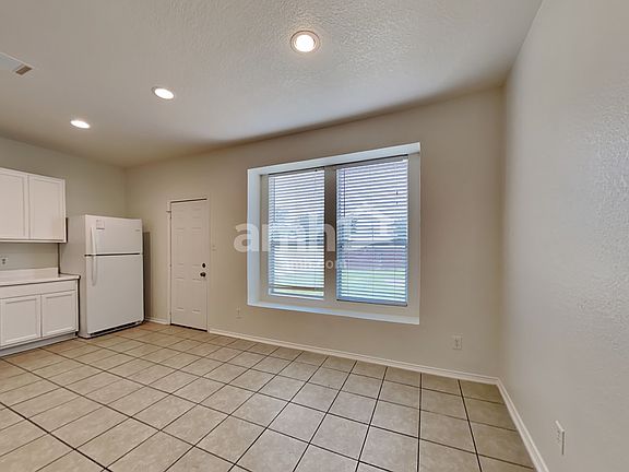 4th image of 2643 Basswood Dr