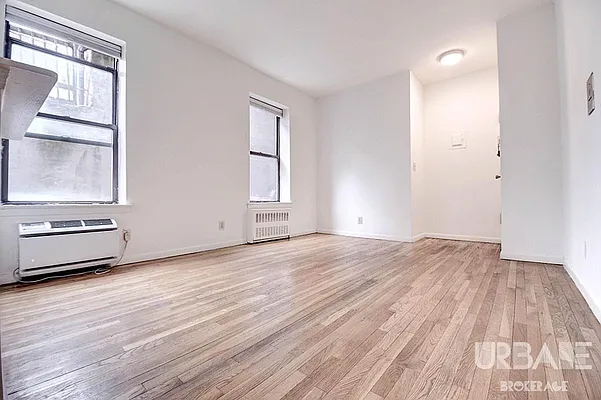 Rented by Urbane Brokerage | media 12