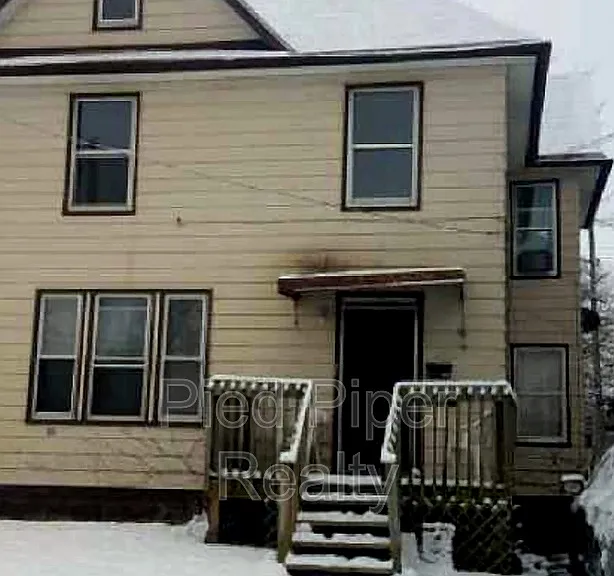253 1/2 W Pleasant St — Photo 1