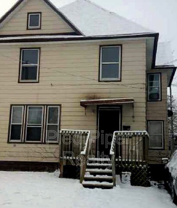1st image of 253 1/2 W Pleasant St
